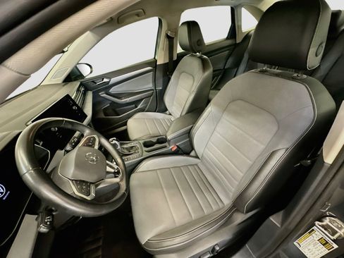 Used 2025 Volkswagen Jetta SE FWD image 13