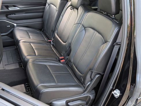 Used 2024 Jeep Wagoneer 4WD w/ Premium Group I image 18