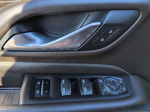 Used 2021 GMC Yukon Denali w/ Denali Premium Package image 15