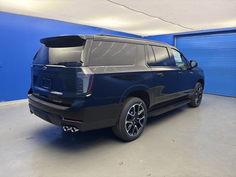 New 2026 Chevrolet Suburban RST w/ Comfort Package AWD/4WD image 7