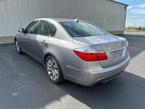 Used 2010 Hyundai Genesis 3.8 w/ Technology Pkg 4 RWD image 8