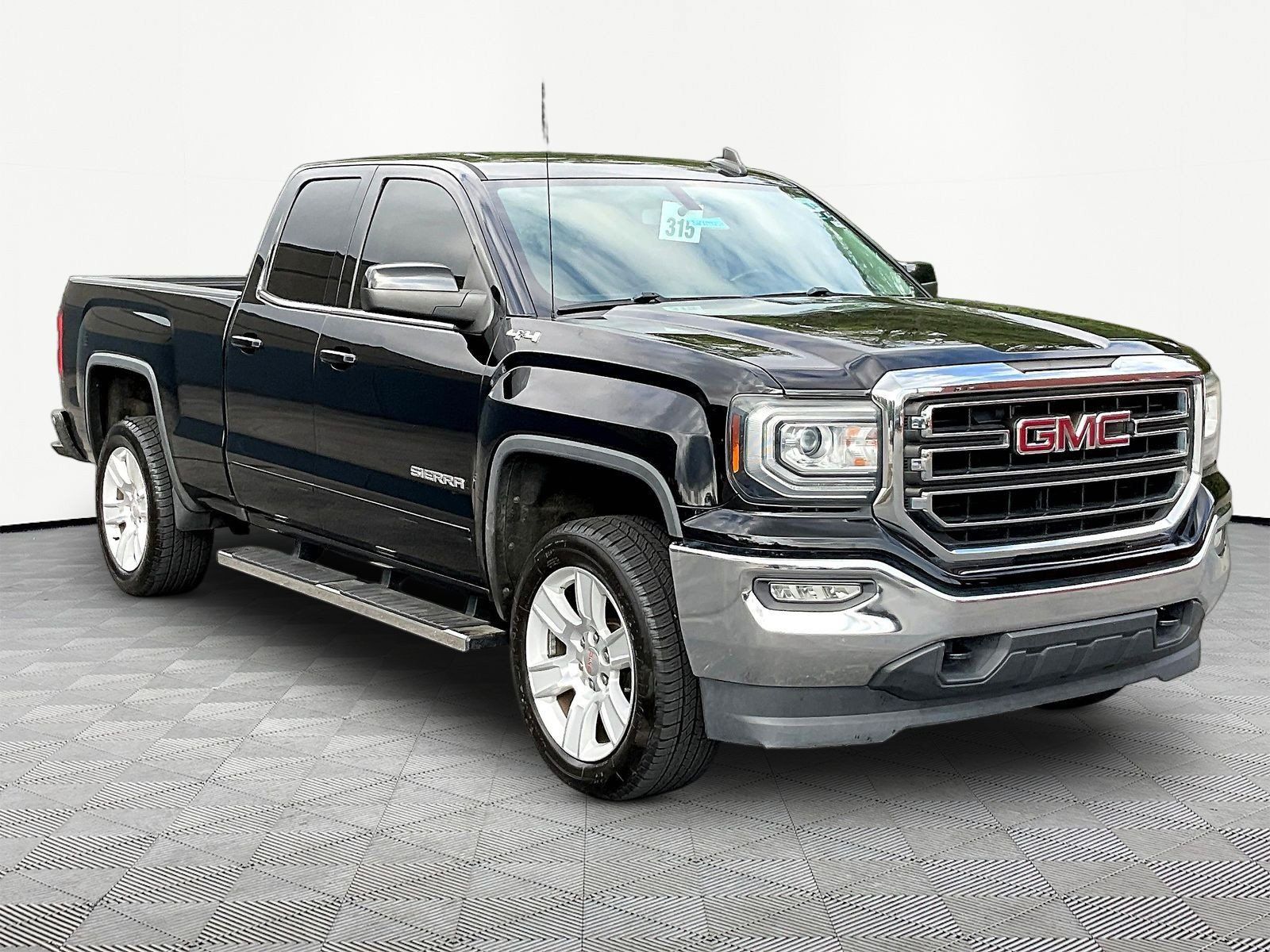 Used 2018 GMC Sierra 1500 SLE w/ SLE Value Package AWD/4WD image 3
