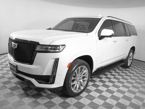 Used 2022 Cadillac Escalade ESV Premium Luxury w/ LPO, Radiant Package image 8