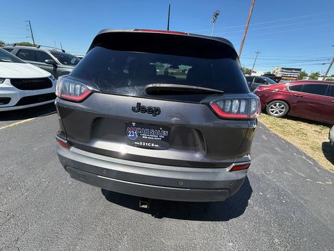 Used 2019 Jeep Cherokee Latitude Plus FWD image 4