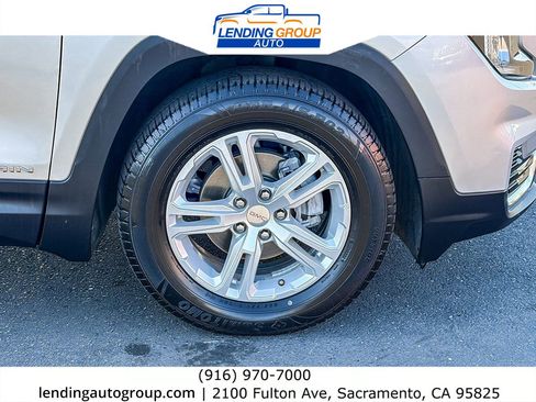 Used 2022 GMC Terrain SLE image 9