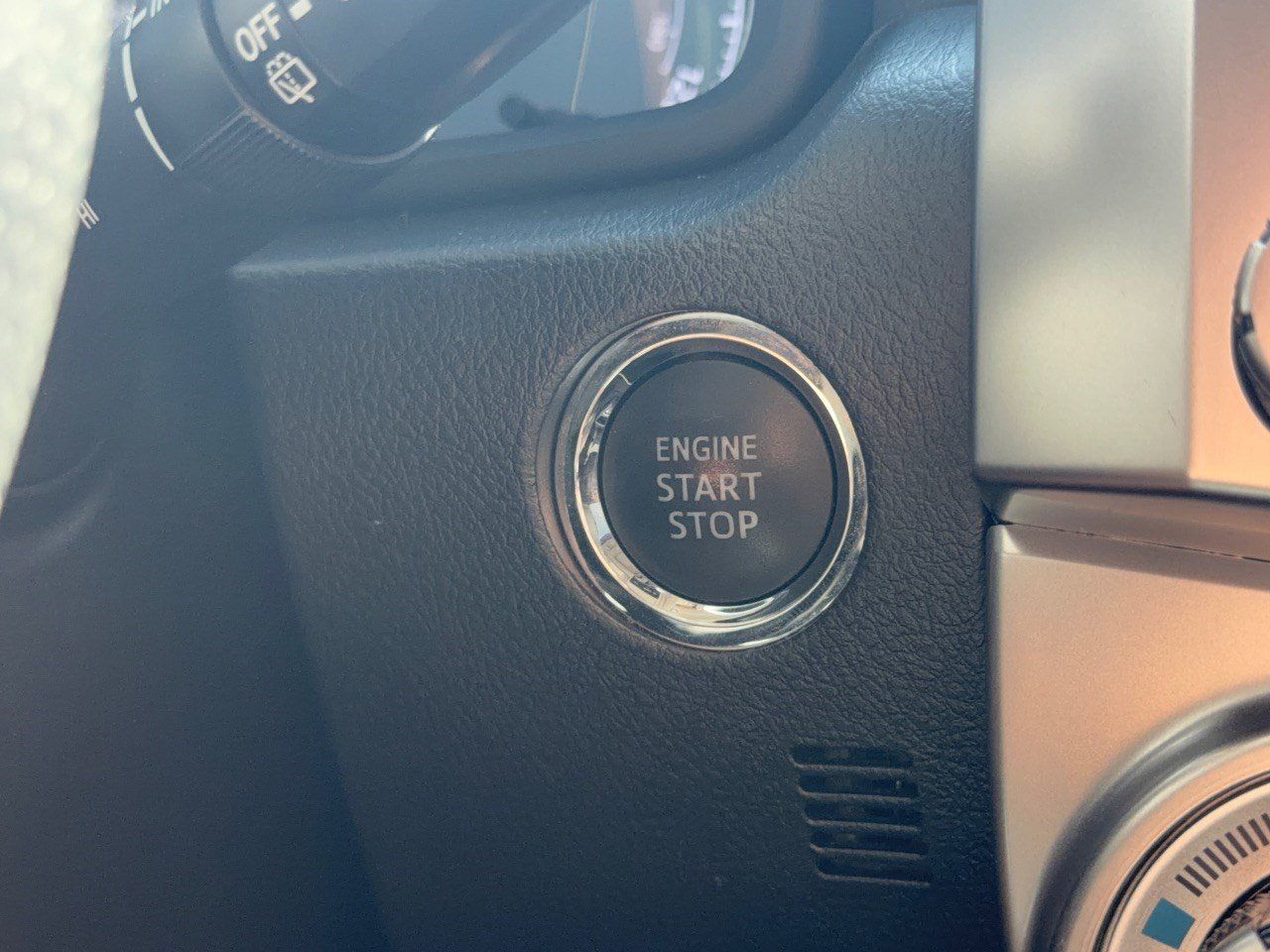 Used 2022 Toyota 4Runner Limited AWD/4WD image 24