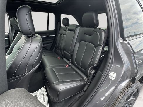 New 2025 Jeep Grand Cherokee Limited w/ Black Appearance Package AWD/4WD image 20