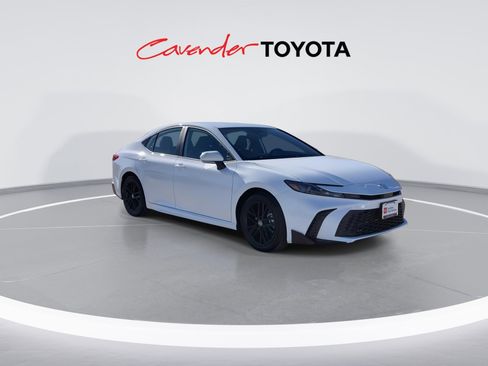 Used 2026 Toyota Camry SE image 2