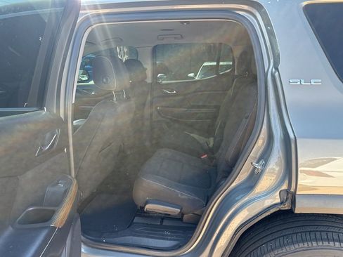 Used 2019 GMC Acadia SLE FWD image 11