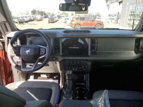 Used 2024 Ford Bronco Black Diamond w/ Sasquatch Package image 14