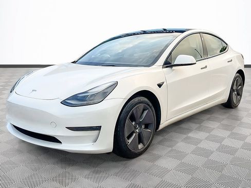 Used 2023 Tesla Model 3 Standard Range RWD image 9