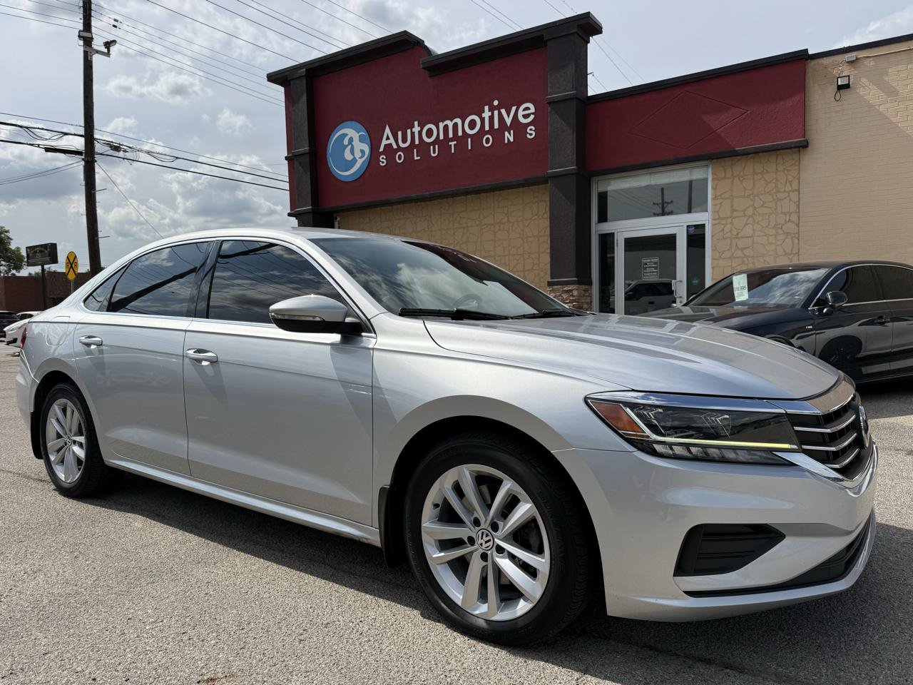 Used 2020 Volkswagen Passat 2.0T SE FWD image 1