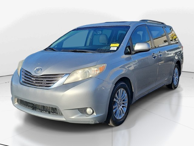 Used 2016 Toyota Sienna XLE FWD image 7