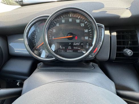 Used 2021 MINI Cooper 2-Door Hardtop FWD image 11