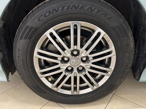 Used 2019 Toyota Prius image 17