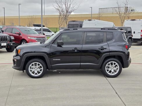 Used 2023 Jeep Renegade Latitude w/ Premium Group image 3