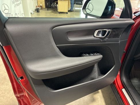 Used 2021 Volvo XC40 T5 R-Design w/ Advanced Package image 6