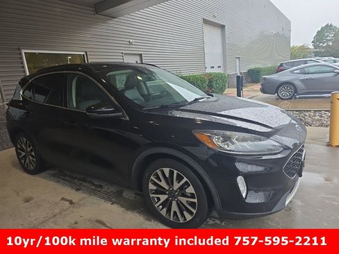 Used 2020 Ford Escape Titanium image 4