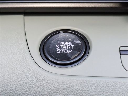 New 2025 Hyundai Elantra Limited image 28