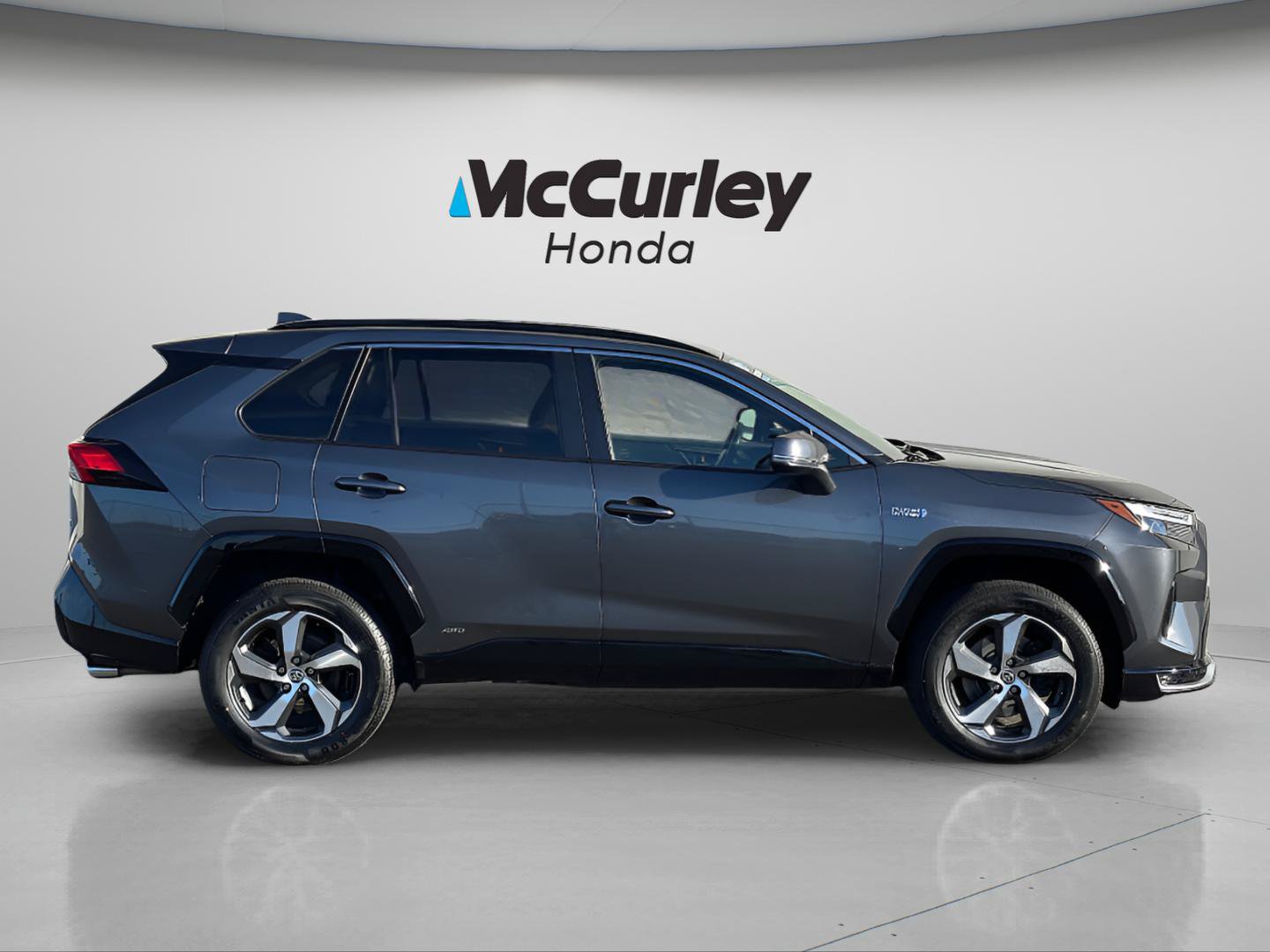 Used 2023 Toyota RAV4 SE AWD/4WD image 2