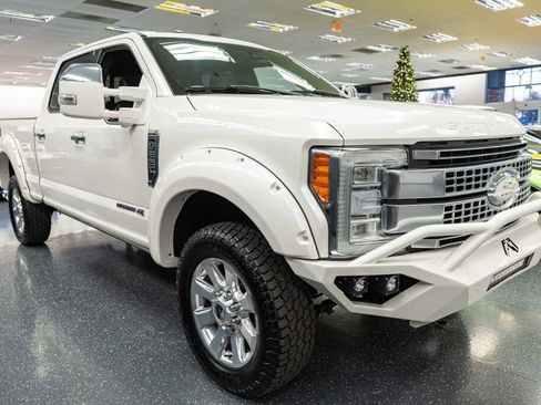 Used 2017 Ford F250 Platinum w/ Platinum Ultimate Package image 5