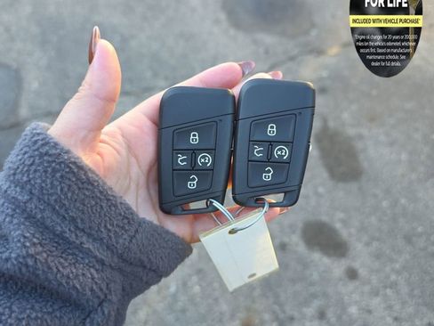 Used 2022 Volkswagen Tiguan SE image 33