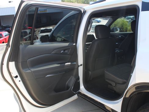 Certified 2025 Chevrolet Traverse High Country w/ LPO, Floor Liner Package AWD/4WD image 22