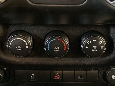 Used 2015 Jeep Wrangler Unlimited Rubicon w/ Max Tow Package AWD/4WD image 19