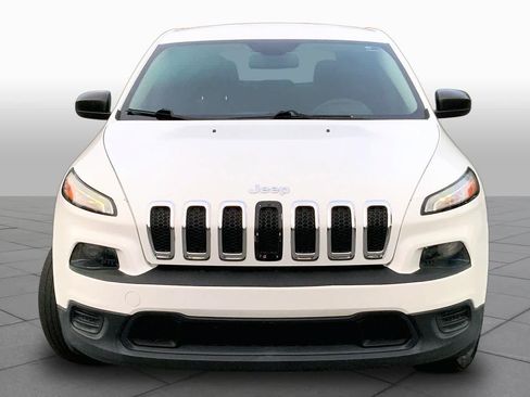 Used 2014 Jeep Cherokee Sport FWD image 4