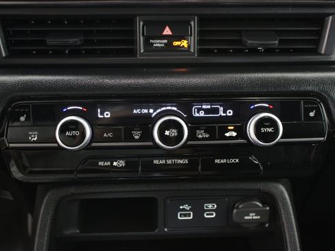 Used 2025 Honda Pilot TrailSport image 20