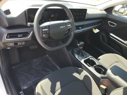 New 2026 Kia K4 LX image 11