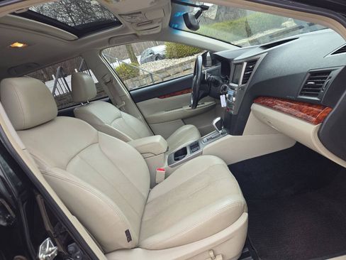 Used 2011 Subaru Outback 2.5i Limited AWD/4WD image 23