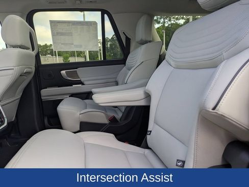 Certified 2025 Ford Expedition Max Platinum w/ Platinum Ultimate Package AWD/4WD image 16