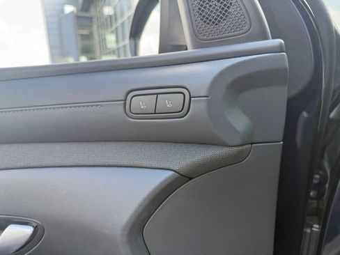 Used 2025 Hyundai Tucson Limited AWD/4WD image 8