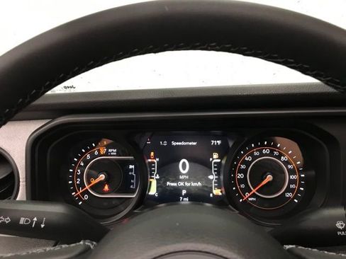 New 2025 Jeep Gladiator Willys image 14