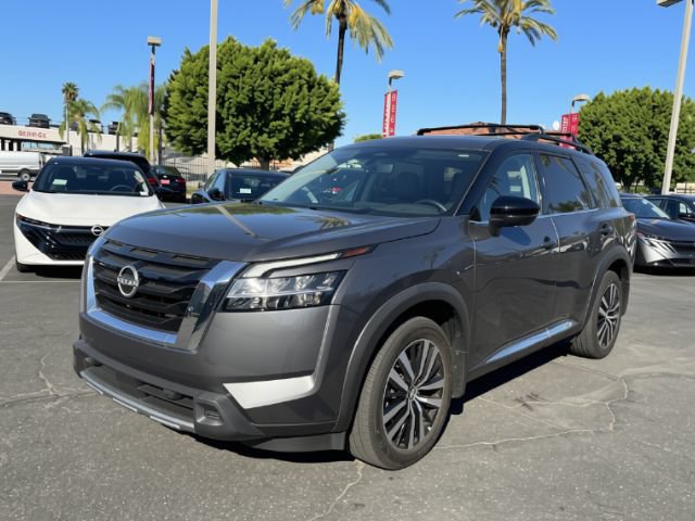 Used 2024 Nissan Pathfinder Platinum AWD/4WD image 3