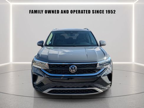 Certified 2023 Volkswagen Taos SE w/ Panoramic Sunroof Package FWD image 6