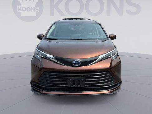 Used 2023 Toyota Sienna LE AWD/4WD image 11