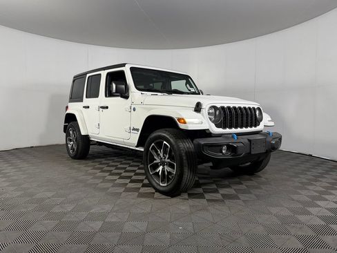 Used 2024 Jeep Wrangler Unlimited w/ Technology Group AWD/4WD image 5