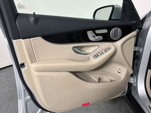 Used 2020 Mercedes-Benz GLC 300 4MATIC image 9