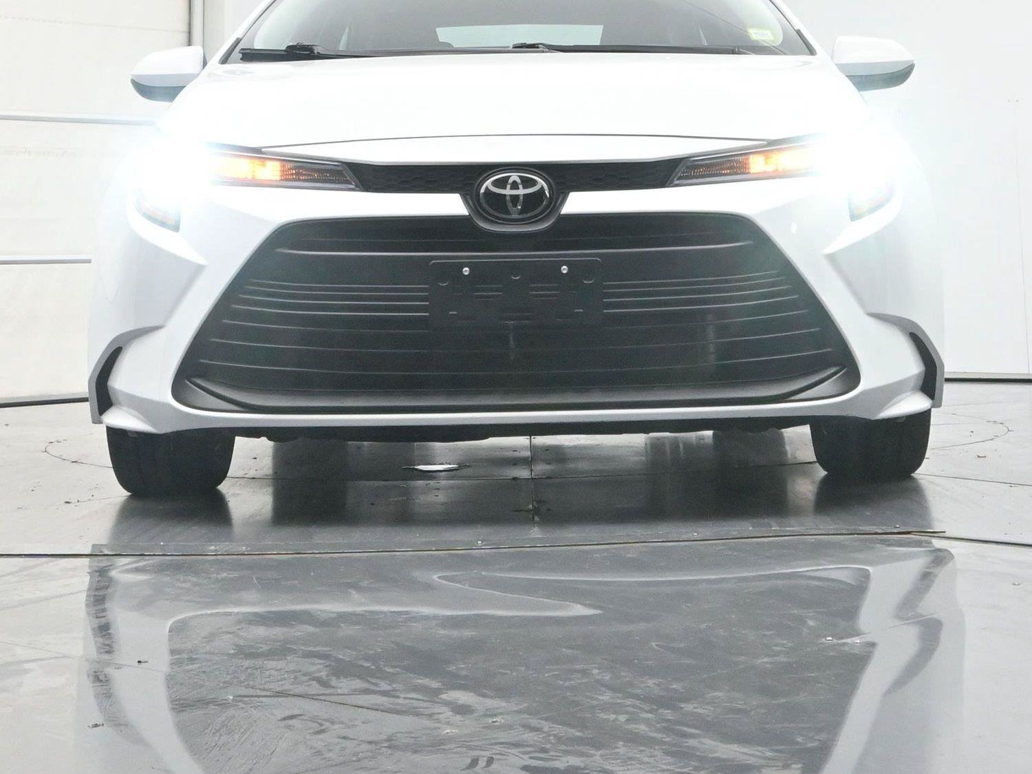 Used 2025 Toyota Corolla LE FWD image 9
