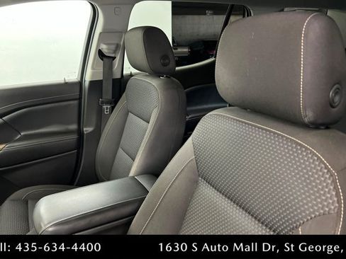 Used 2022 GMC Acadia SLE w/ Elevation Edition AWD/4WD image 16