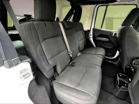 Used 2022 Jeep Wrangler Unlimited Sahara image 26
