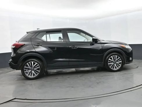 Used 2024 Nissan Kicks SV FWD image 4
