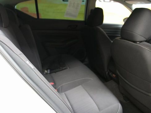 Used 2023 Nissan Altima 2.5 S image 9