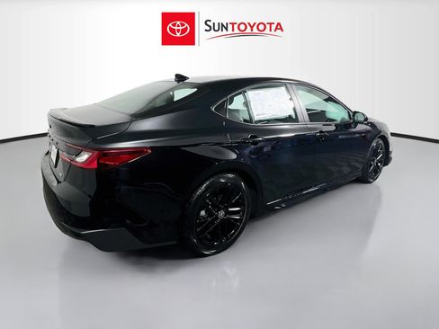 Used 2026 Toyota Camry SE FWD image 4