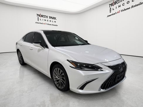 Used 2025 Lexus ES 350 Ultra Luxury w/ Accessory Package (Z2) FWD image 13