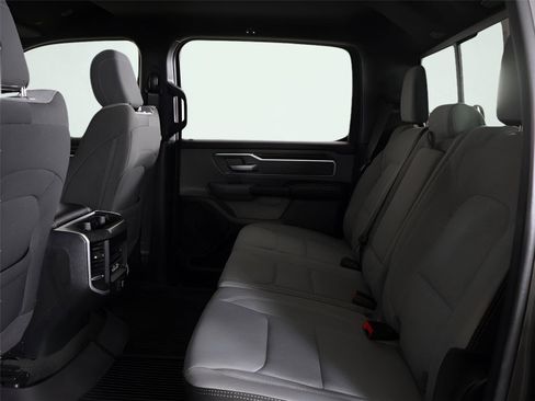 Used 2022 RAM 1500 Big Horn AWD/4WD image 32