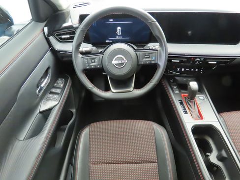 Used 2025 Nissan Kicks SR image 10