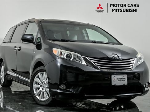 Used 2017 Toyota Sienna XLE Premium AWD/4WD image 1